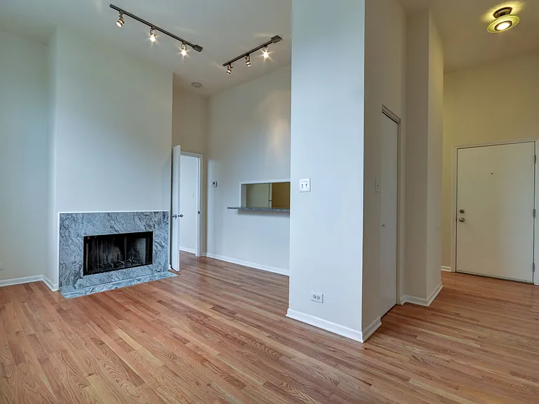 3257 N Sheffield Ave #306 — Photo 2