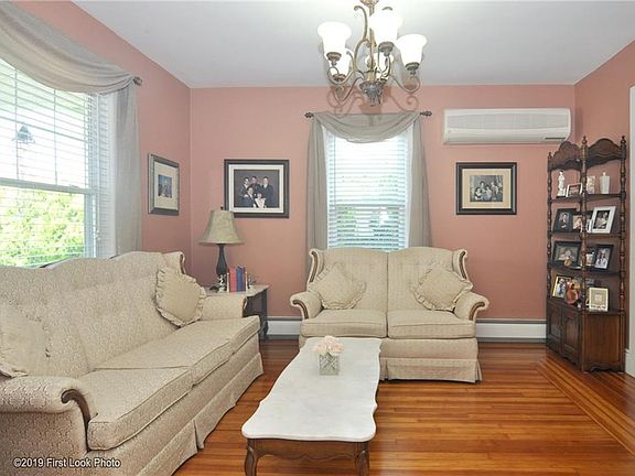 4th image of 235 Orchard St