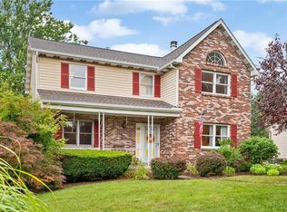 221 Sycamore Ridge Dr, Springdale, PA 15144