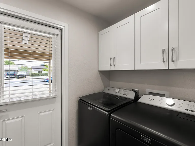 224 E Oxford Dr — Photo 11