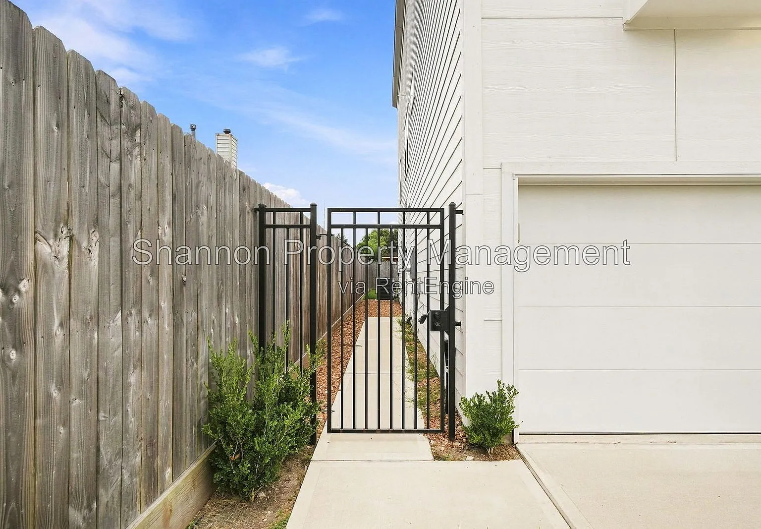 3 bed, 2.5 bath, 2300 sqft, $2,300 — Photo 4