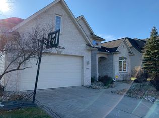 8955 Cedar Bend Rd, Sylvania, OH 43560