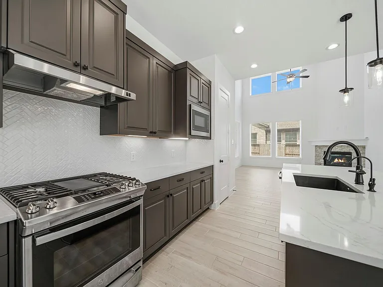 7422 Netherfield Ln — Photo 6