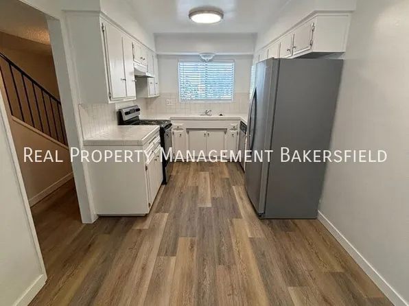 2425 Olive St #2425, Bakersfield, CA 93301