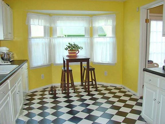 3rd image of 216 Prince Edward Way