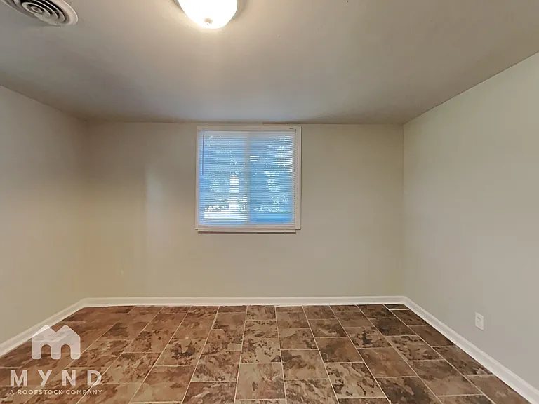 137 Roebuck Dr — Photo 18