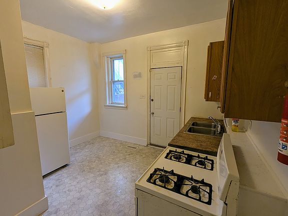 2nd image of 2138 Green St APT 1