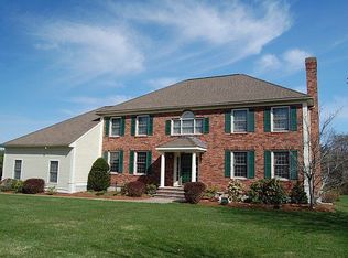 9 Coachmen Ln, Bedford, MA 01730