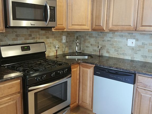 4th image of 1600 Bainbridge St #2