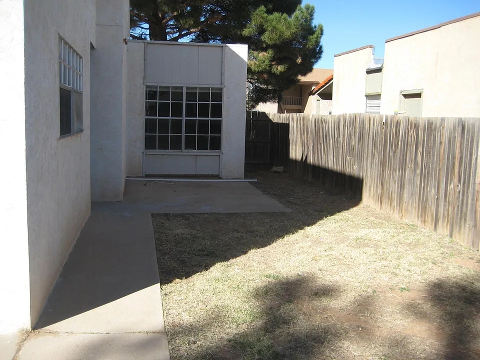 2319 Siesta Ln