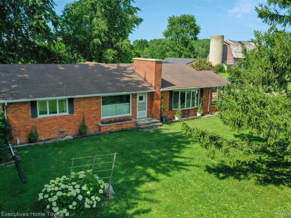 8728 Rynn Rd, Avoca, MI 48006