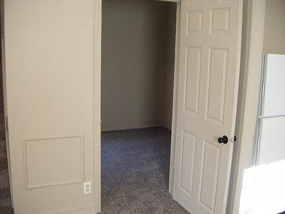 4th image of 902 Clay St