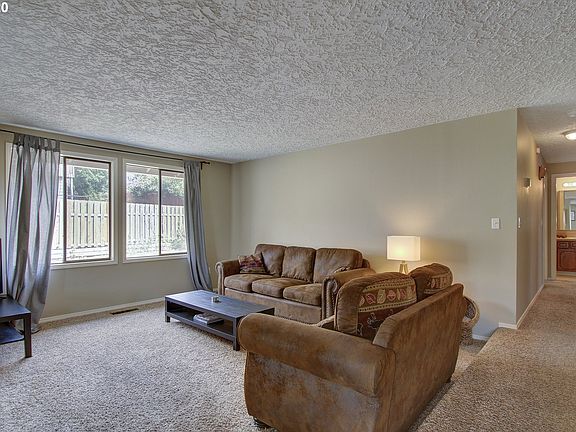 5th image of 12016 SE Riveridge Dr