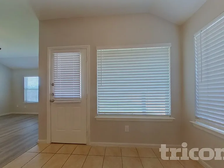 324 Foxhunter St — Photo 4