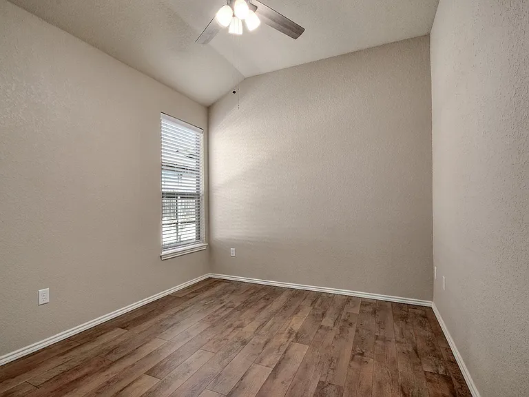 577 Creekside Cir — Photo 22