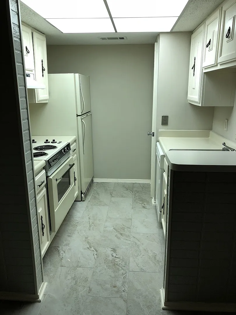3823 Ridgelake Dr. — Photo 2