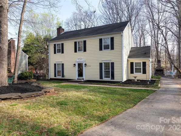 9709 Cloverwood Ct, Charlotte, NC 28270