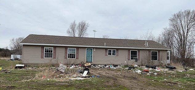 1st image of 25917 P Ave