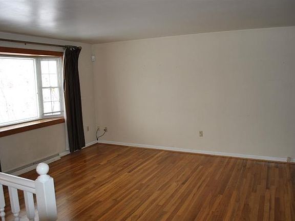 3rd image of 675 Crawford Dr