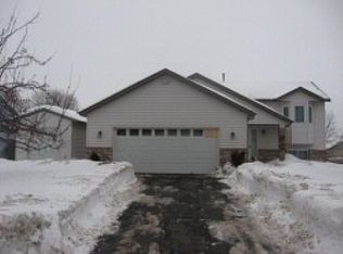 2727 Hillvale Trl N, Oakdale, MN 55128