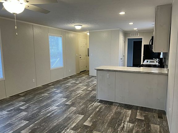 5th image of 2800 W Memorial Dr #121