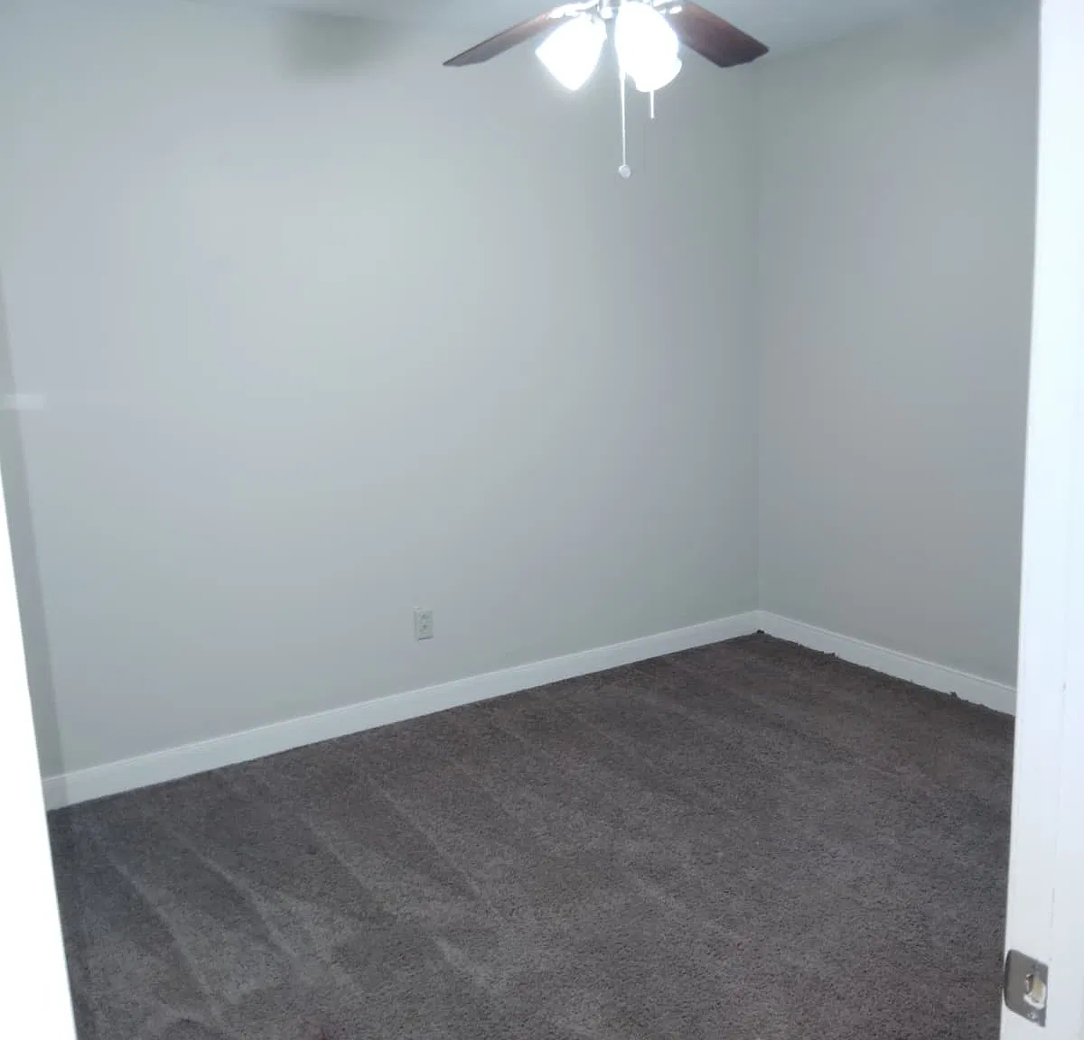 3604 Hawthorne Dr — Photo 2
