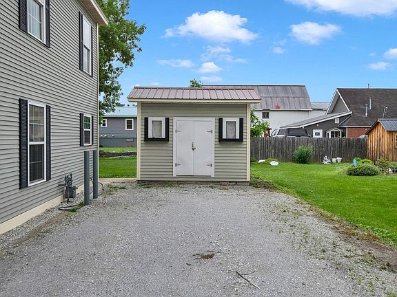 4th image of 7 Maple Street