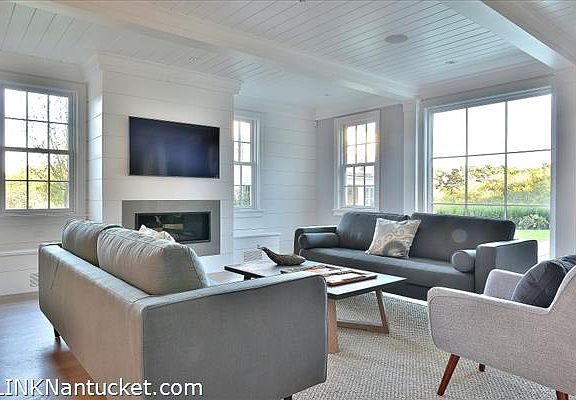Gas Fireplace & Flat Screen TV & Built-in Shelving