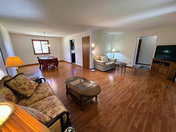 5th image of 608 Pinetree Dr