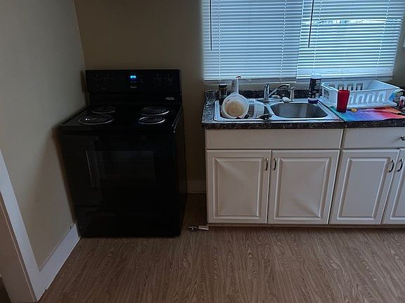 4th image of 1229 Greenfield Dr