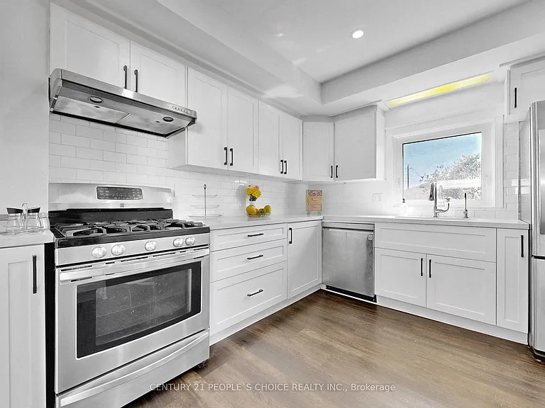 419 Adelaide Ave W — Photo 13