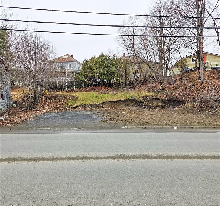 2nd image of 465 Main St