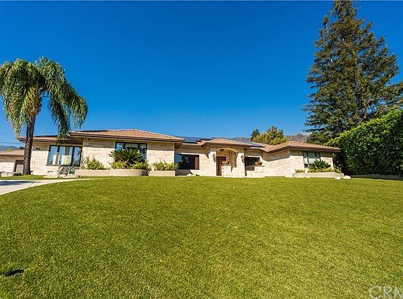 3rd image of 2496 Sierra Dr