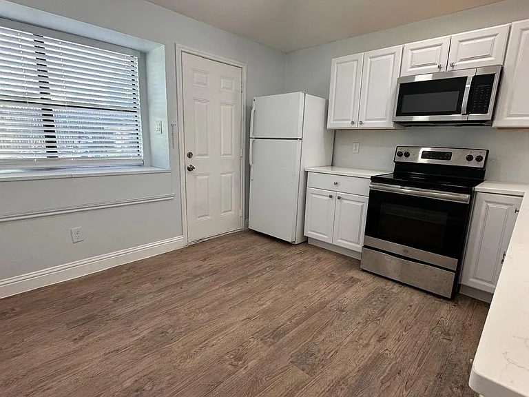 Dalewood Ln — Photo 14