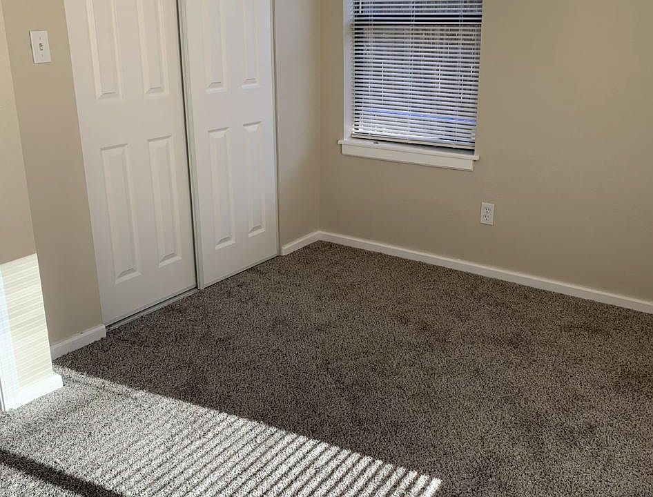 2nd image of 1918 E Maple Ave