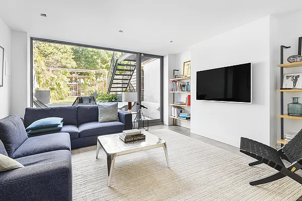 Sold by Compass | media 21