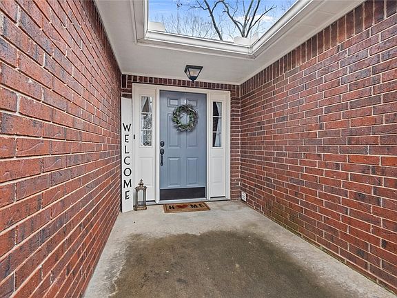 4th image of 905 Willow Ct
