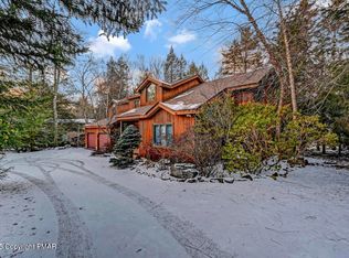 205 Tanglewood Dr, Pocono Pines, PA