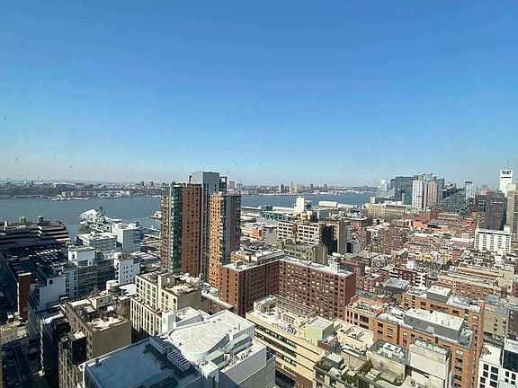 4th image of 500 W 43rd St APT 35E