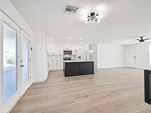 5th image of 8508 E Oak St