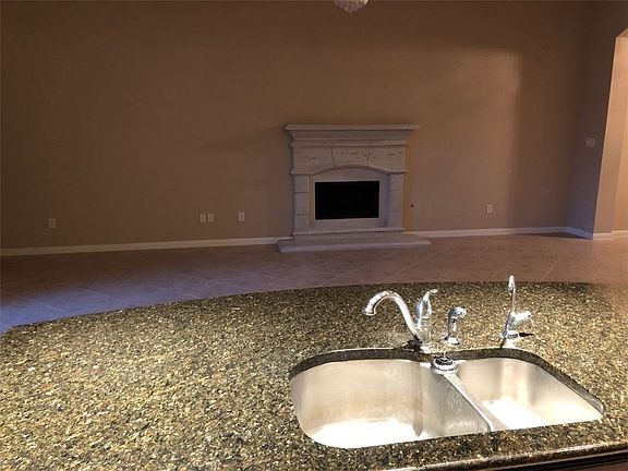 5th image of 405 Wiltshire Dr