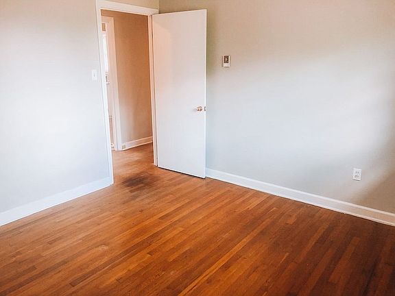 4th image of 104 Sanders Dr