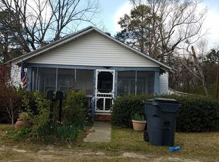 810 W Clinton St, Roseboro, NC 28382