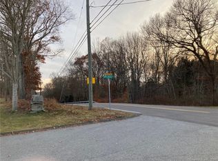 16 Applewood Dr, Ledyard, CT 06339