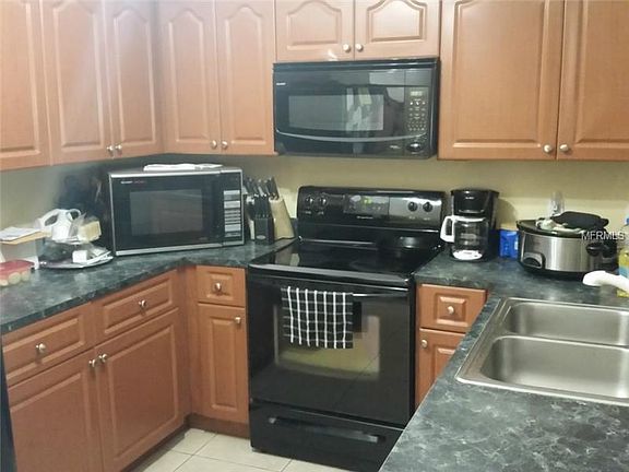 2nd image of 2121 Redmond St