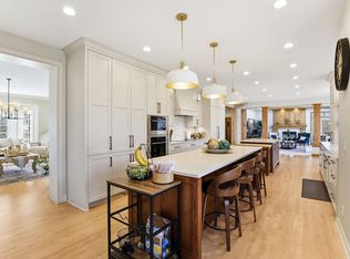 2 Bent Tree Ln, North Oaks, MN 55127