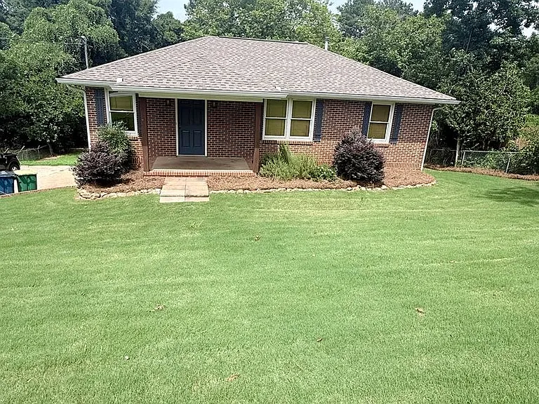 165 Conrad Dr — Photo 1