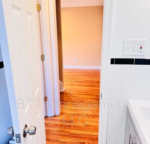 908 Hudson Ave #6 — Photo 41