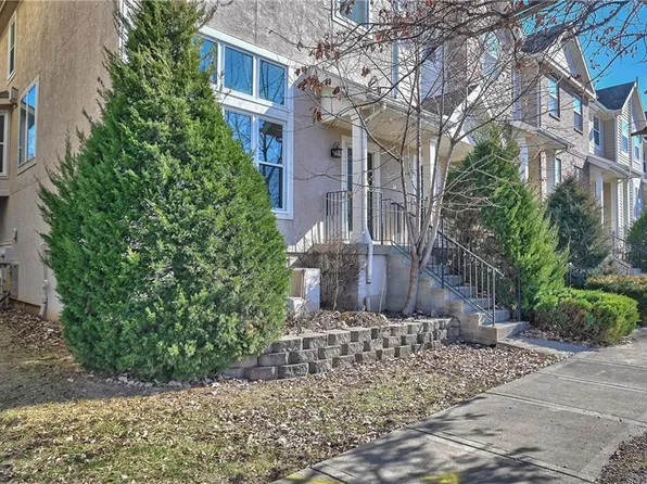 252 N Hedge Ln, Olathe, KS 66061