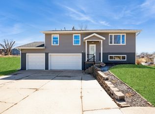 1809 Shawnee Ct NW, Cedar Rapids, IA 52405